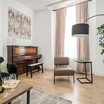 Elegant 3Bed Apartment In Kensington Olympia